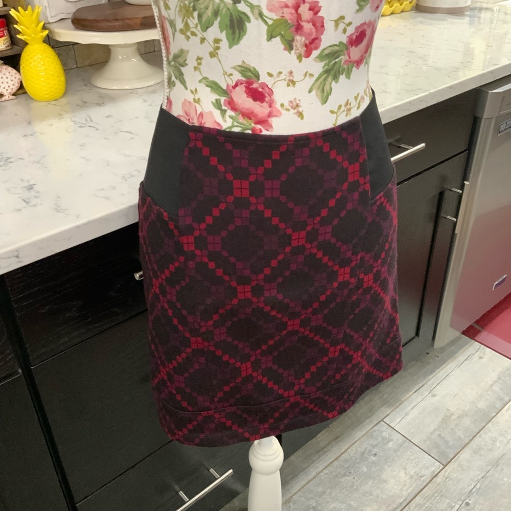Free People Mini Skirt Womens Medium Geometric Pattern Red Black Elastic Waist